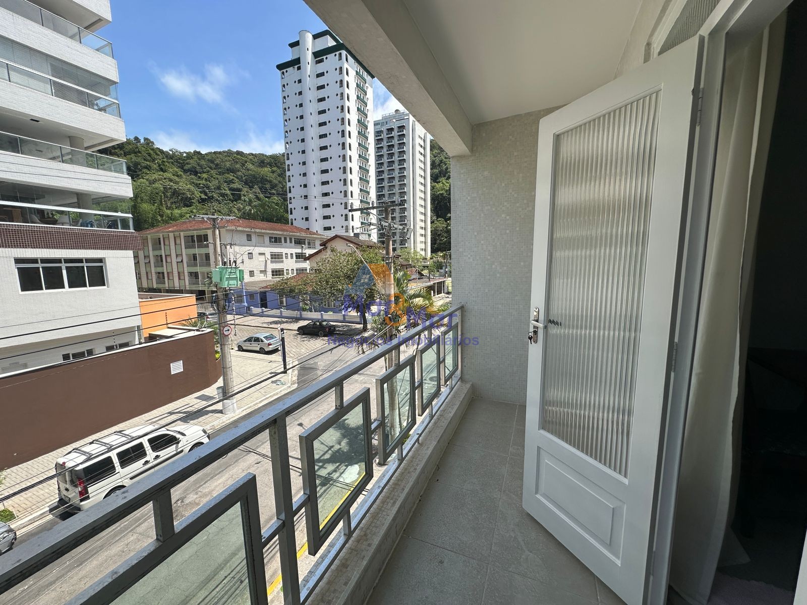 Apartamento na Praia das Pitangueiras, Guarujá - SP