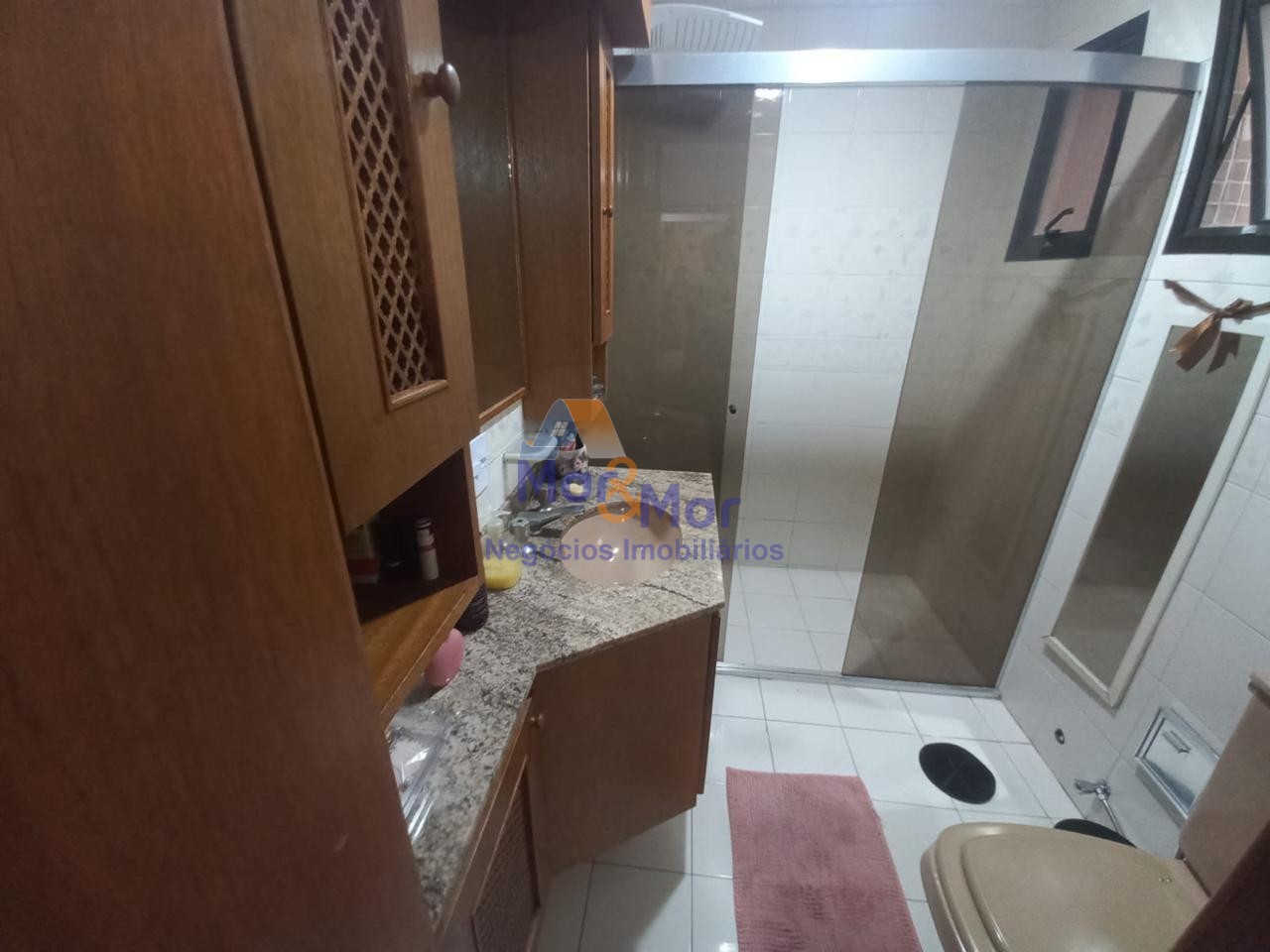 Apartamento na Praia das Pitangueiras, Guarujá - SP
