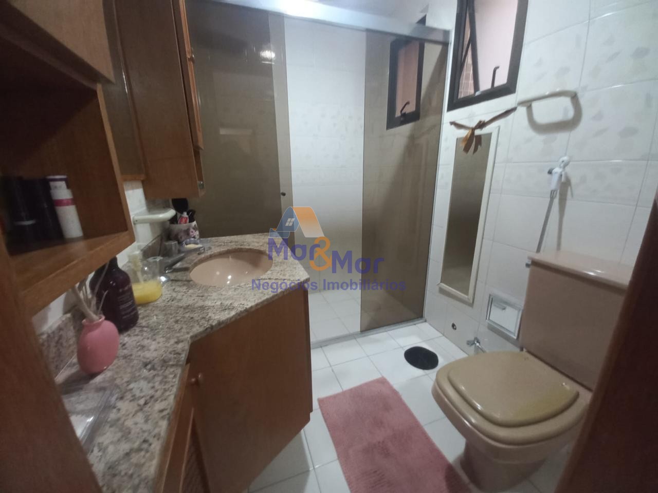 Apartamento na Praia das Pitangueiras, Guarujá - SP