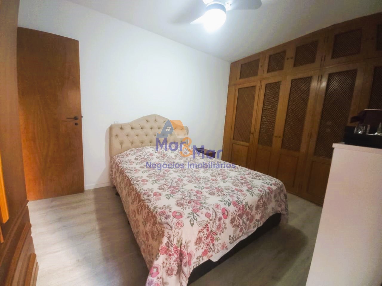 Apartamento na Praia das Pitangueiras, Guarujá - SP