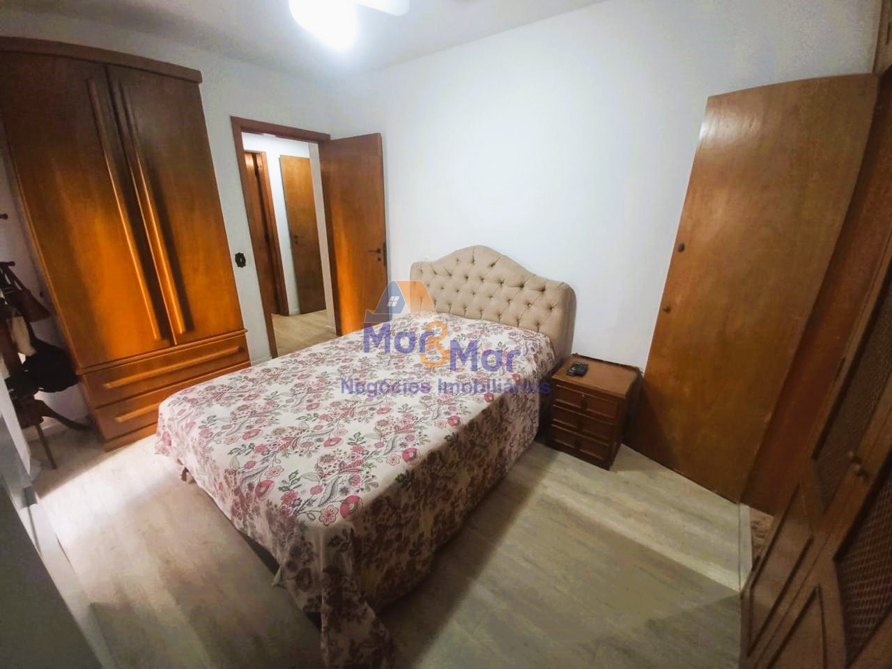 Apartamento na Praia das Pitangueiras, Guarujá - SP