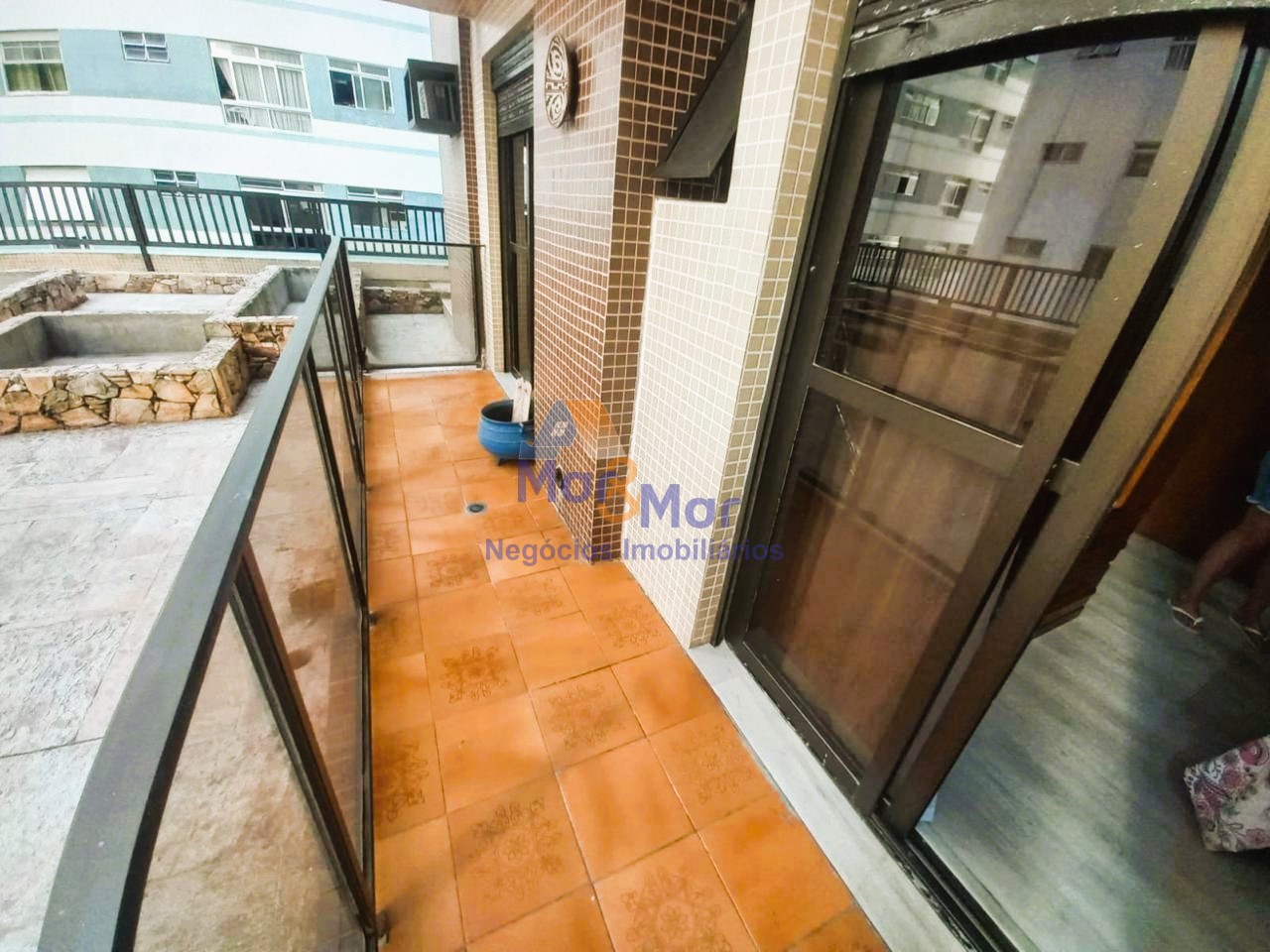 Apartamento na Praia das Pitangueiras, Guarujá - SP