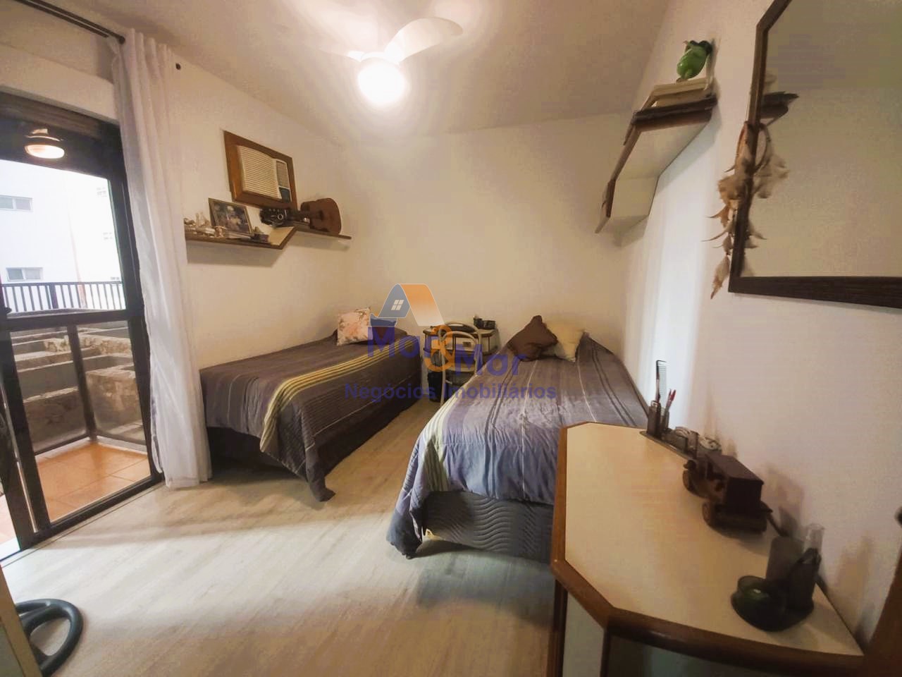 Apartamento na Praia das Pitangueiras, Guarujá - SP