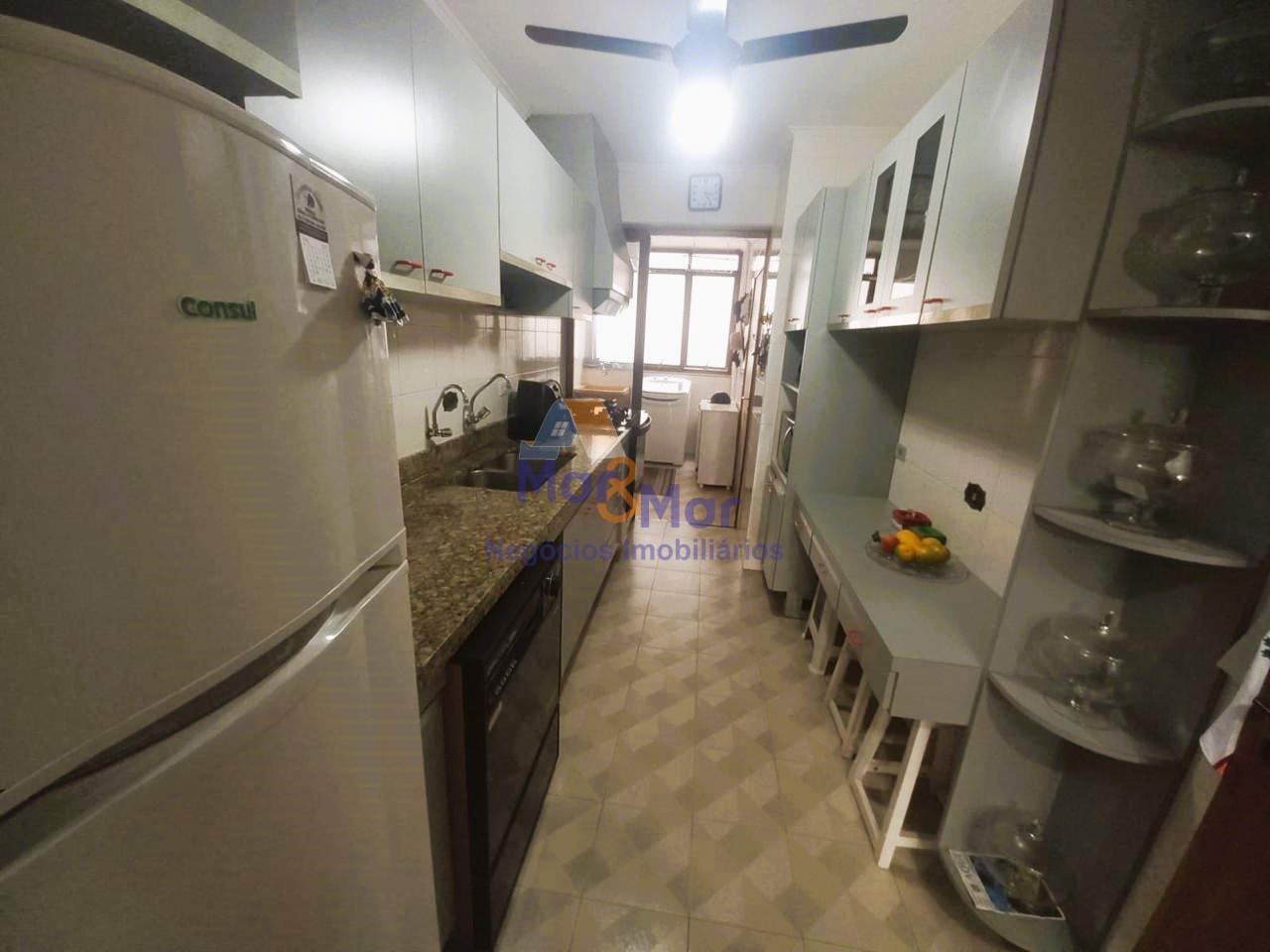 Apartamento na Praia das Pitangueiras, Guarujá - SP