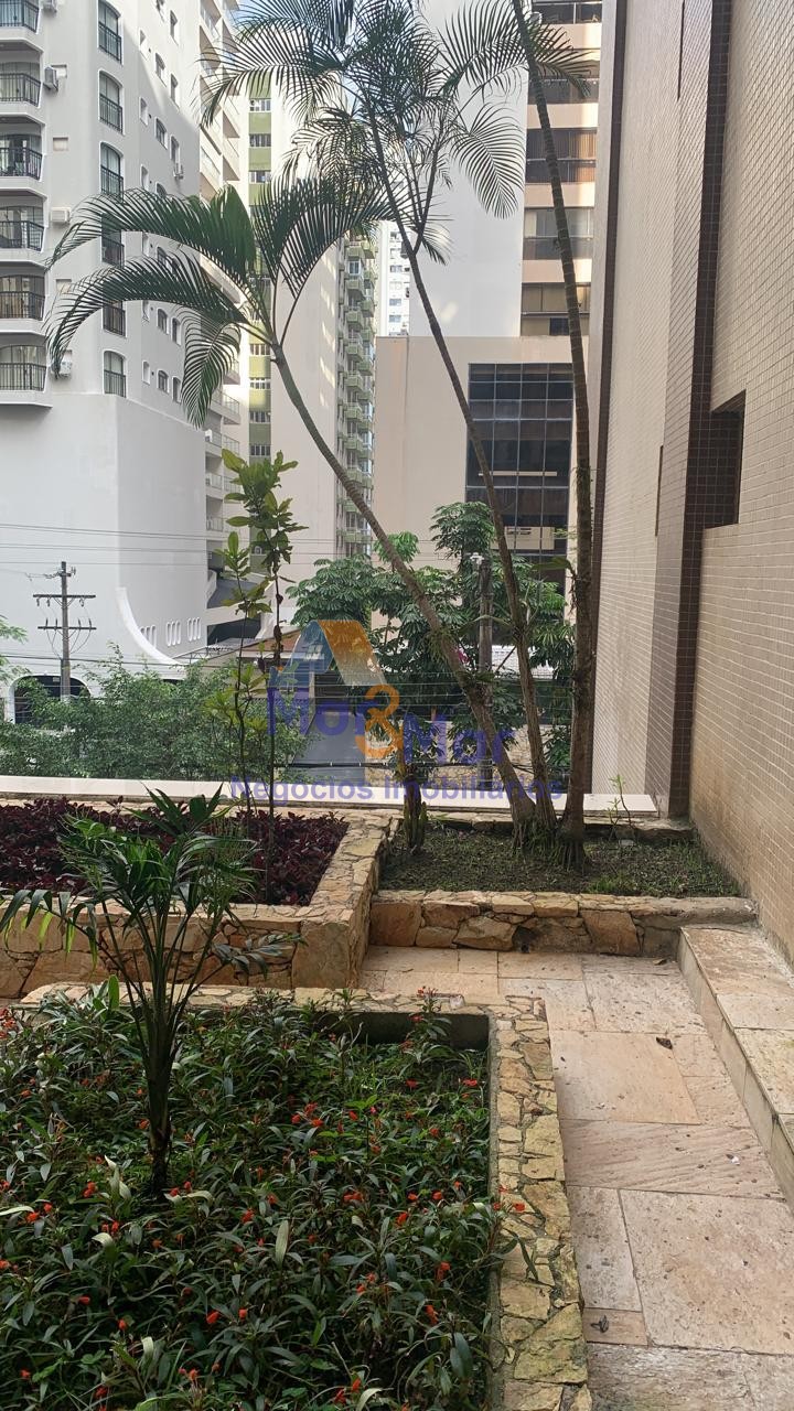 Apartamento na Praia das Pitangueiras, Guarujá - SP