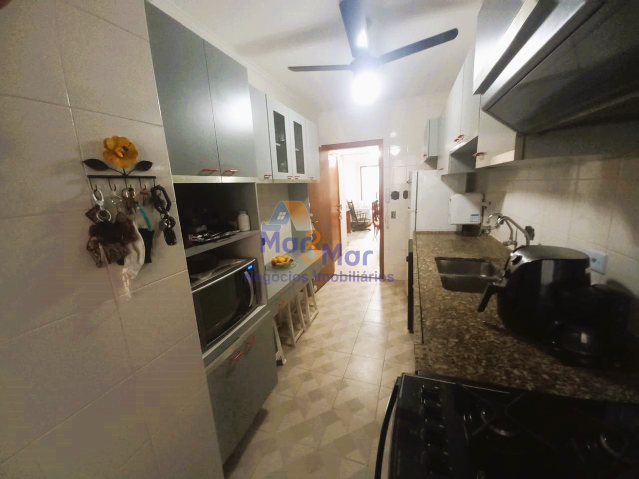 Apartamento na Praia das Pitangueiras, Guarujá - SP