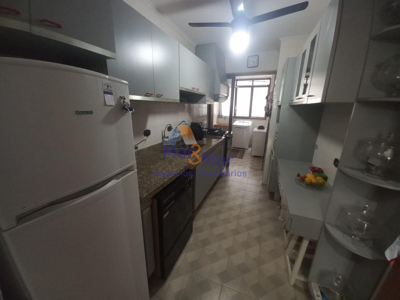 Apartamento na Praia das Pitangueiras, Guarujá - SP
