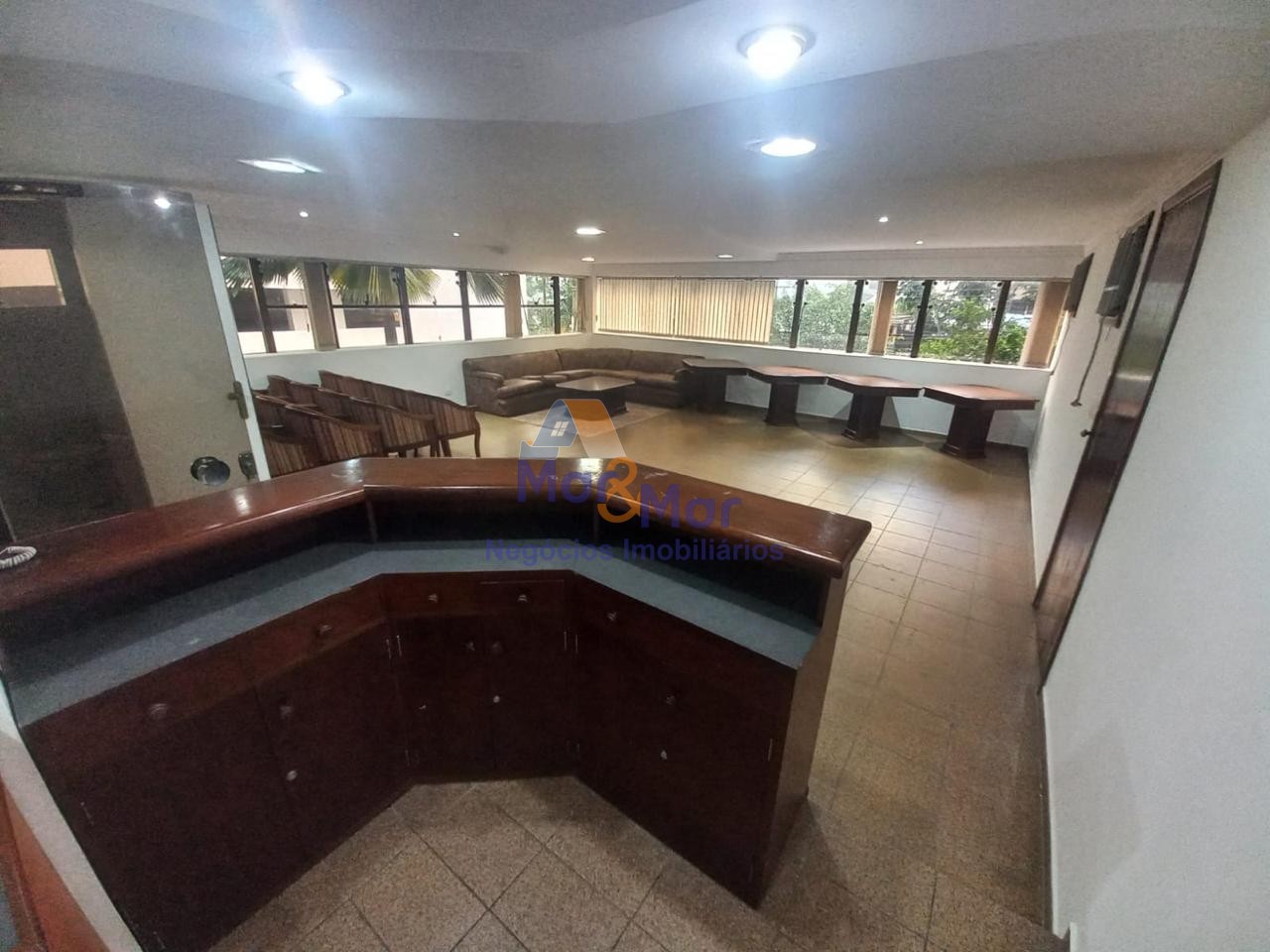 Apartamento na Praia das Pitangueiras, Guarujá - SP