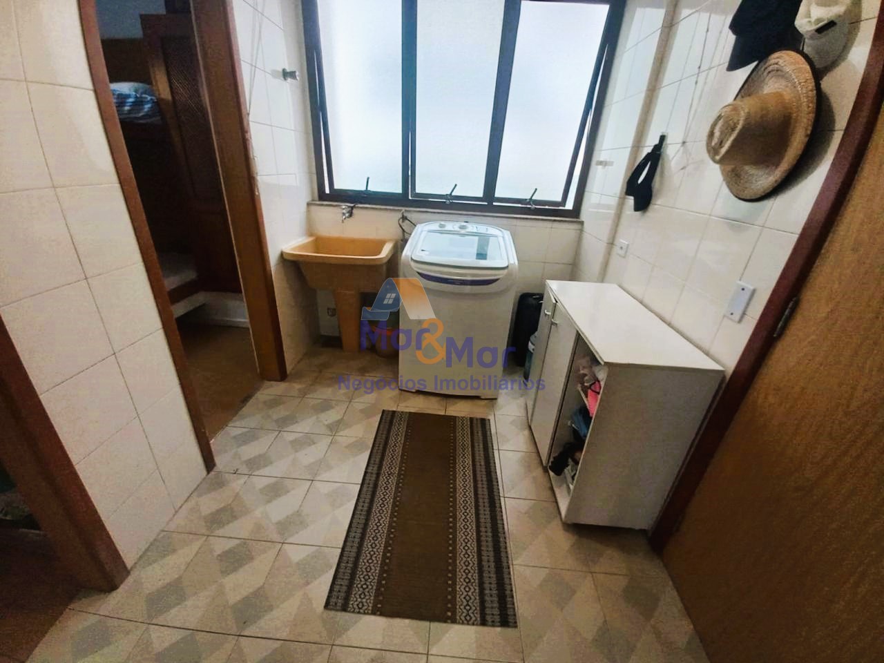 Apartamento na Praia das Pitangueiras, Guarujá - SP