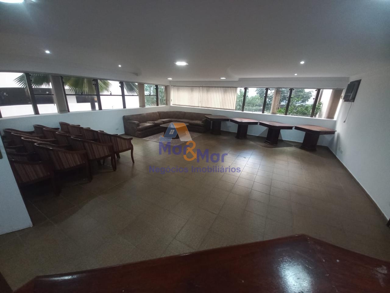 Apartamento na Praia das Pitangueiras, Guarujá - SP