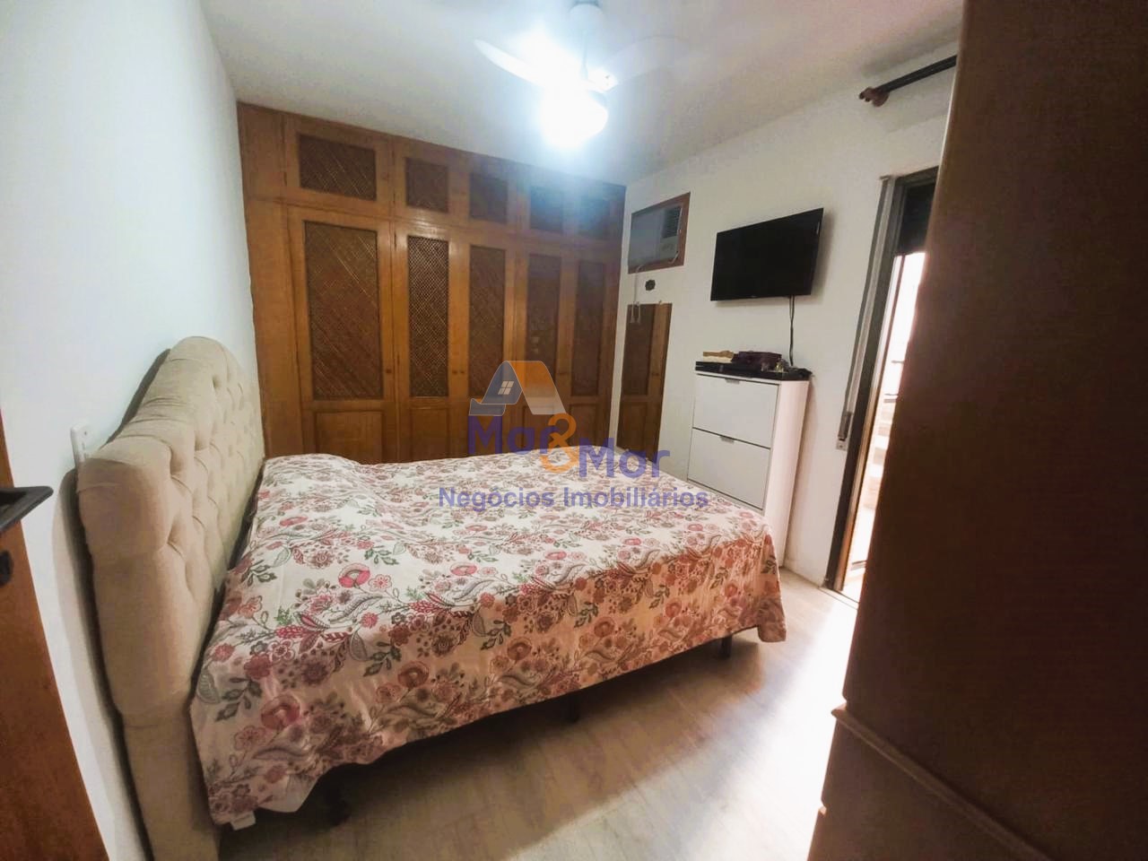 Apartamento na Praia das Pitangueiras, Guarujá - SP