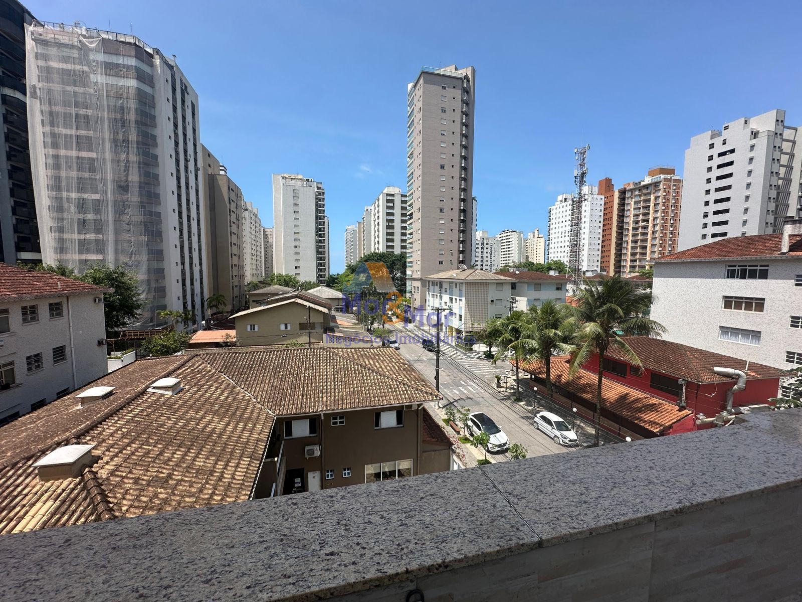 Apartamento na Praia das Pitangueiras, Guarujá - SP