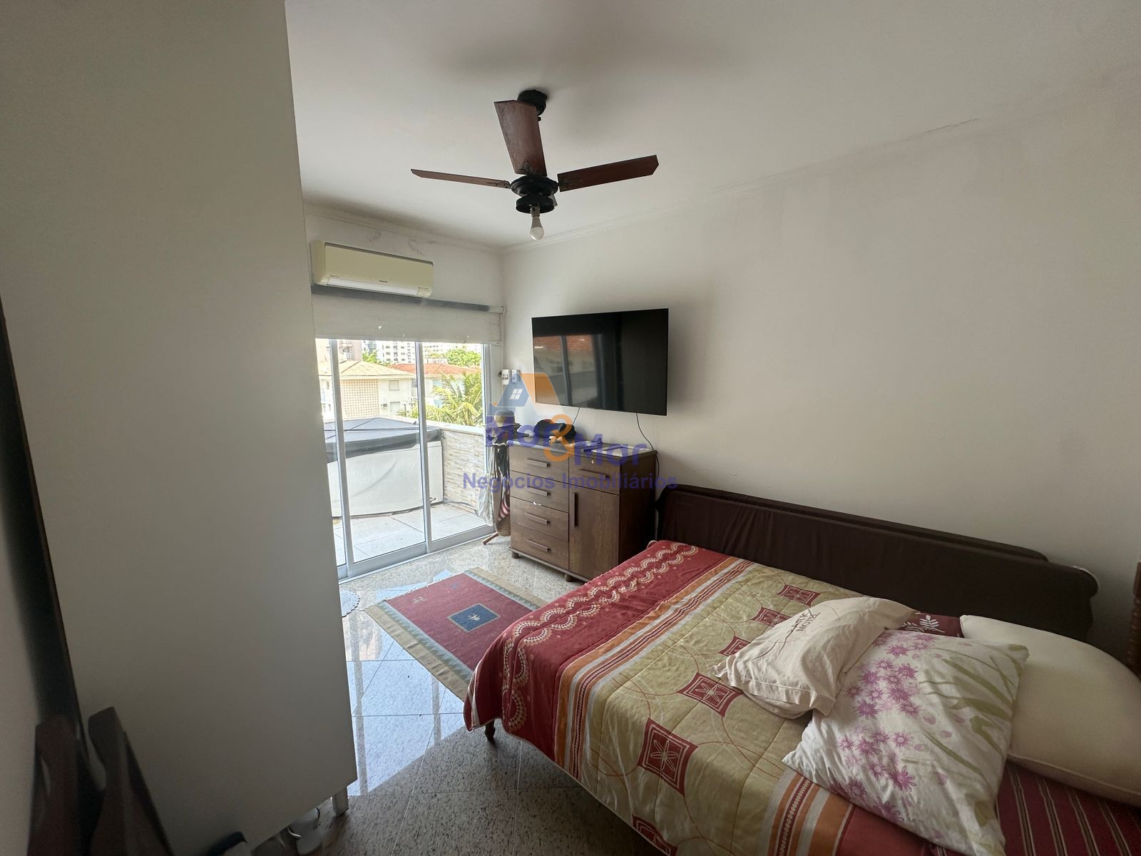 Apartamento na Praia das Pitangueiras, Guarujá - SP