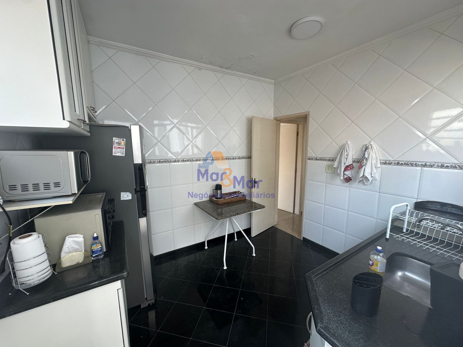 Apartamento na Praia das Pitangueiras, Guarujá - SP