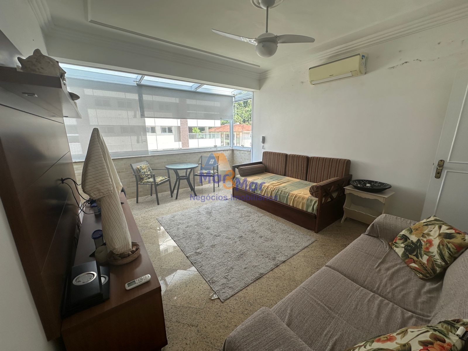Apartamento na Praia das Pitangueiras, Guarujá - SP