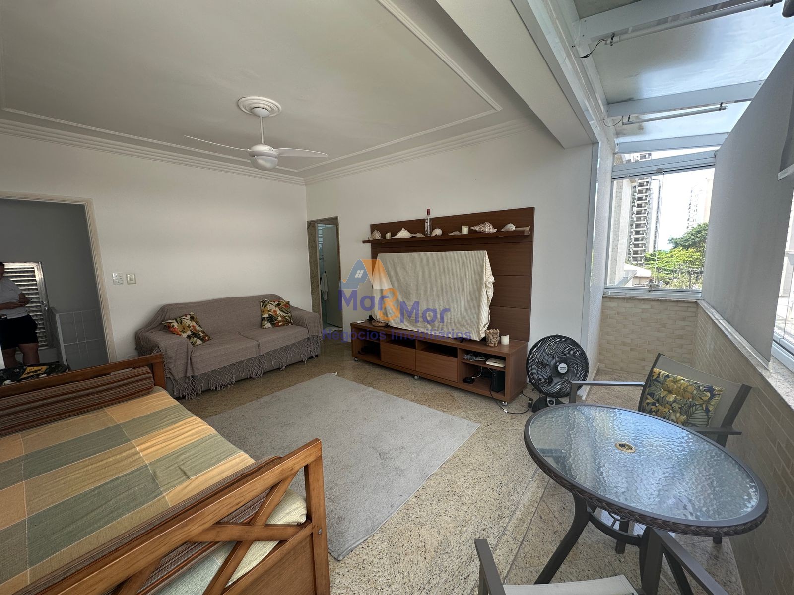 Apartamento na Praia das Pitangueiras, Guarujá - SP