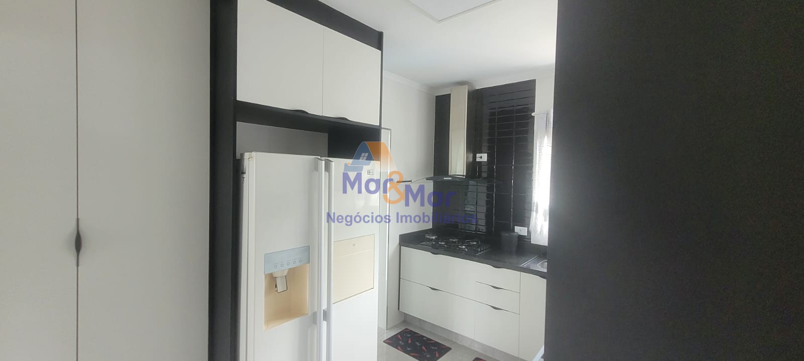 Apartamento na Praia das Pitangueiras, Guarujá - SP