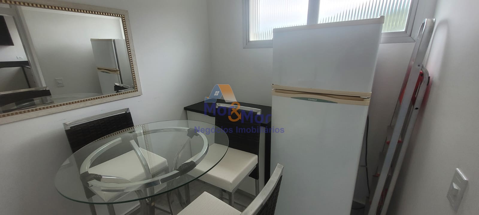Apartamento na Praia das Pitangueiras, Guarujá - SP