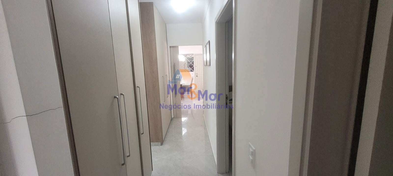 Apartamento na Praia das Pitangueiras, Guarujá - SP
