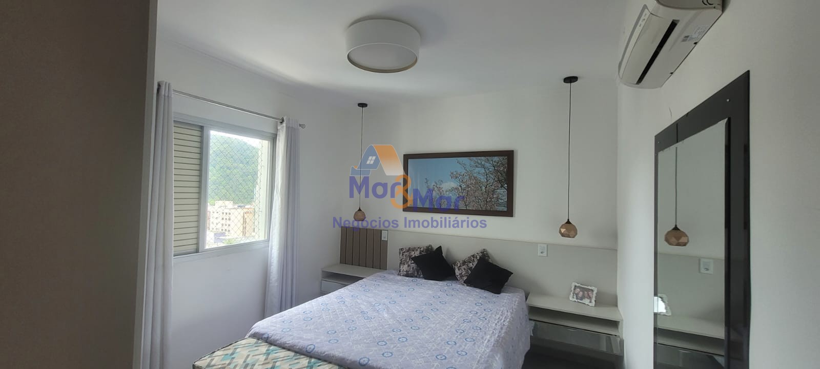 Apartamento na Praia das Pitangueiras, Guarujá - SP