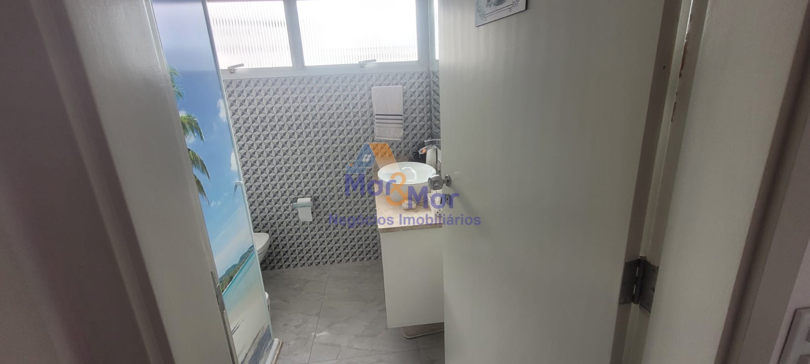 Apartamento na Praia das Pitangueiras, Guarujá - SP
