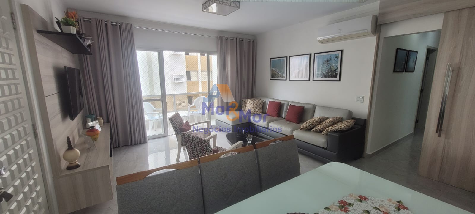 Apartamento na Praia das Pitangueiras, Guarujá - SP