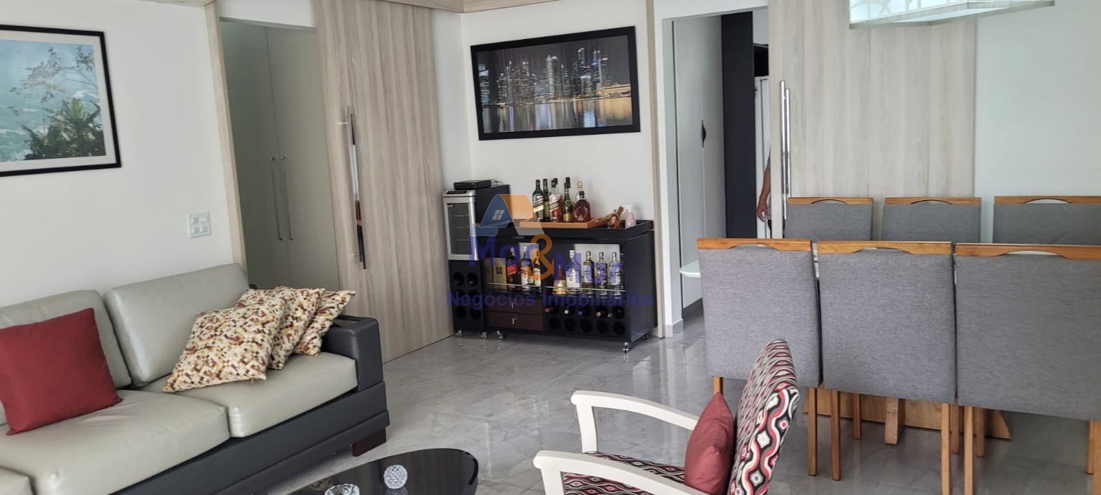 Apartamento na Praia das Pitangueiras, Guarujá - SP