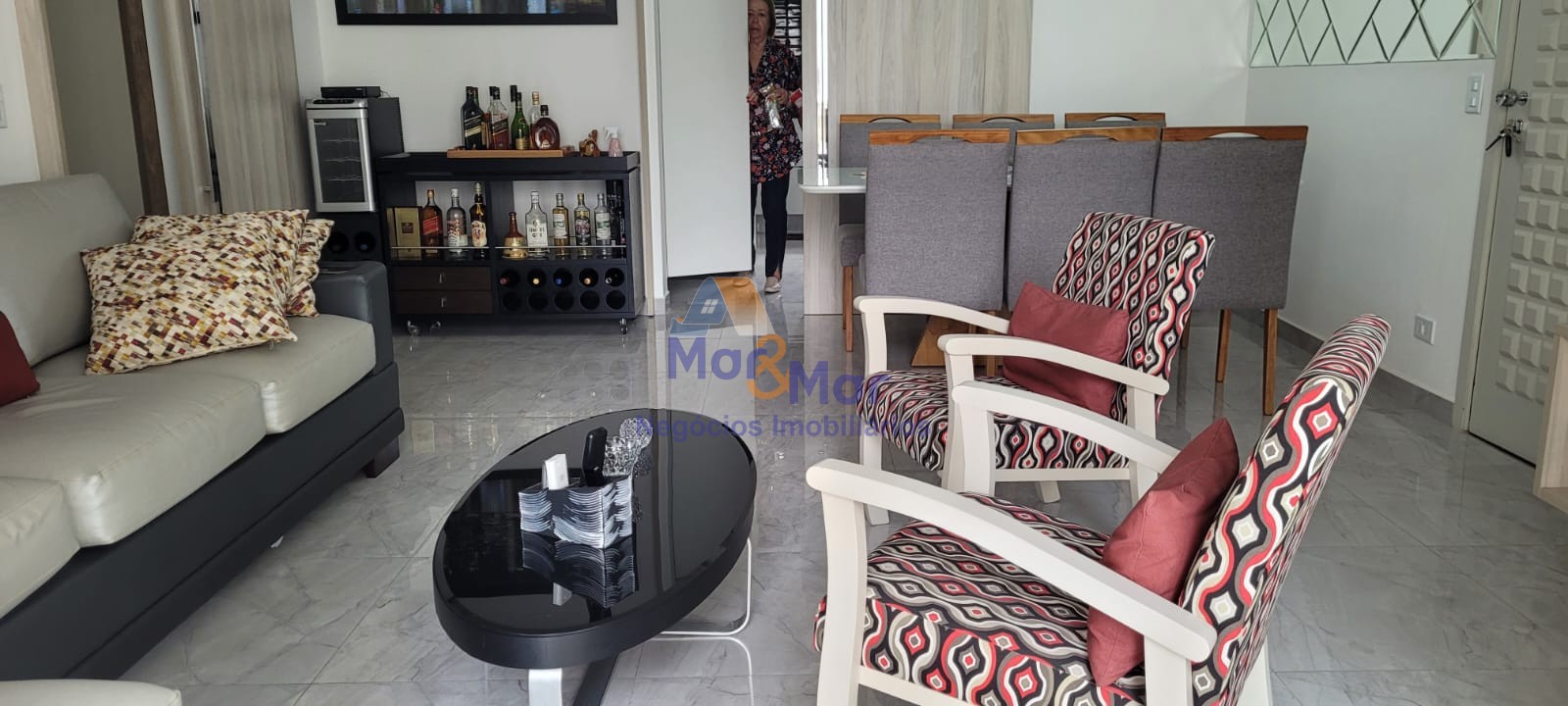 Apartamento na Praia das Pitangueiras, Guarujá - SP