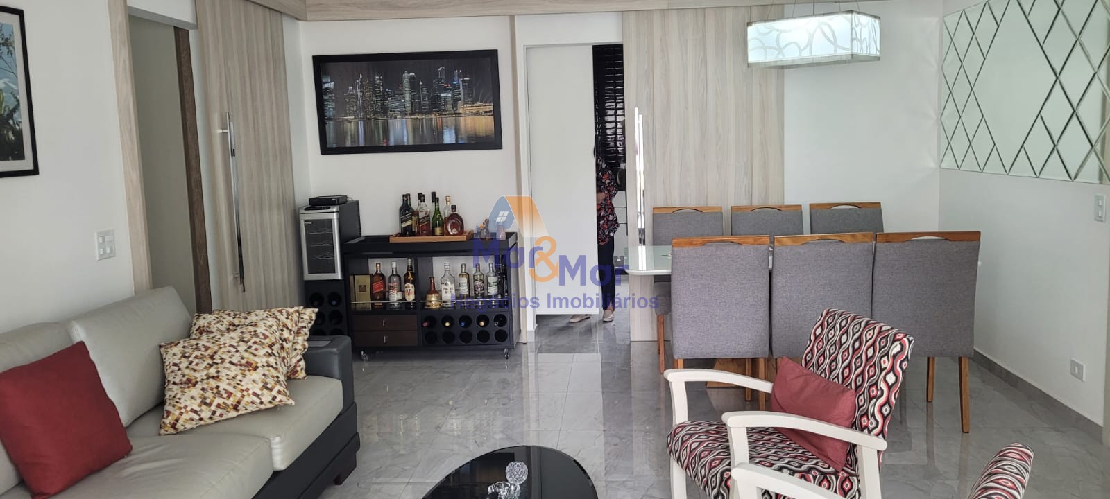 Apartamento na Praia das Pitangueiras, Guarujá - SP