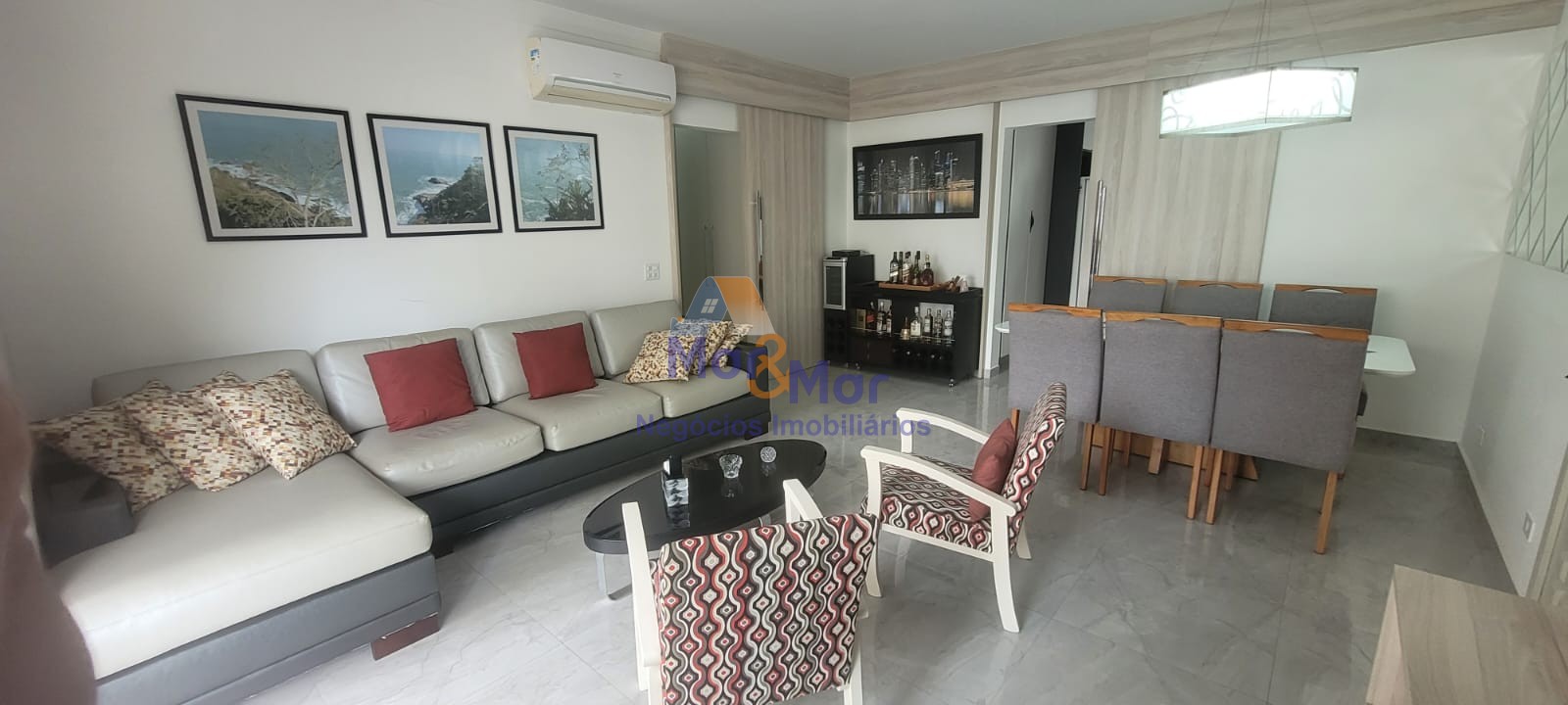 Apartamento na Praia das Pitangueiras, Guarujá - SP