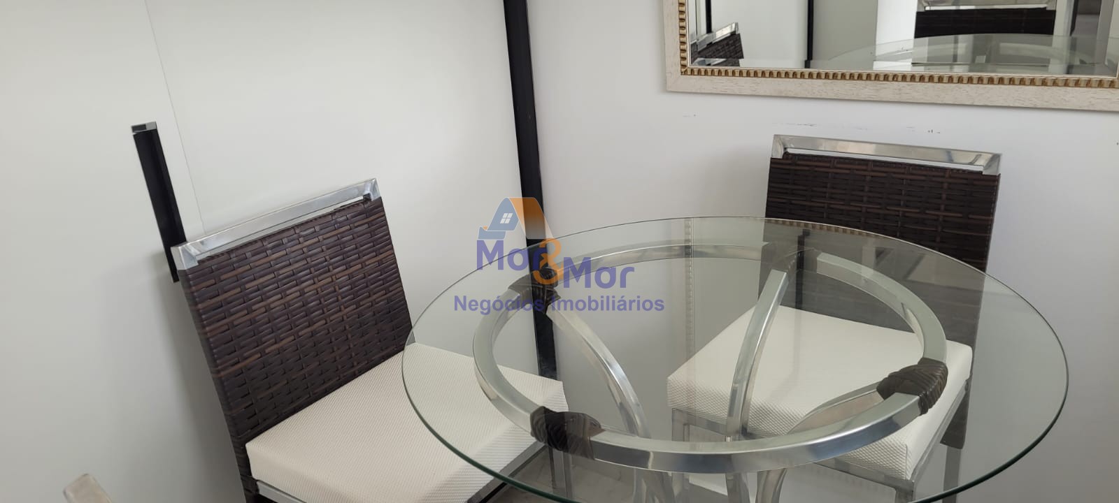 Apartamento na Praia das Pitangueiras, Guarujá - SP