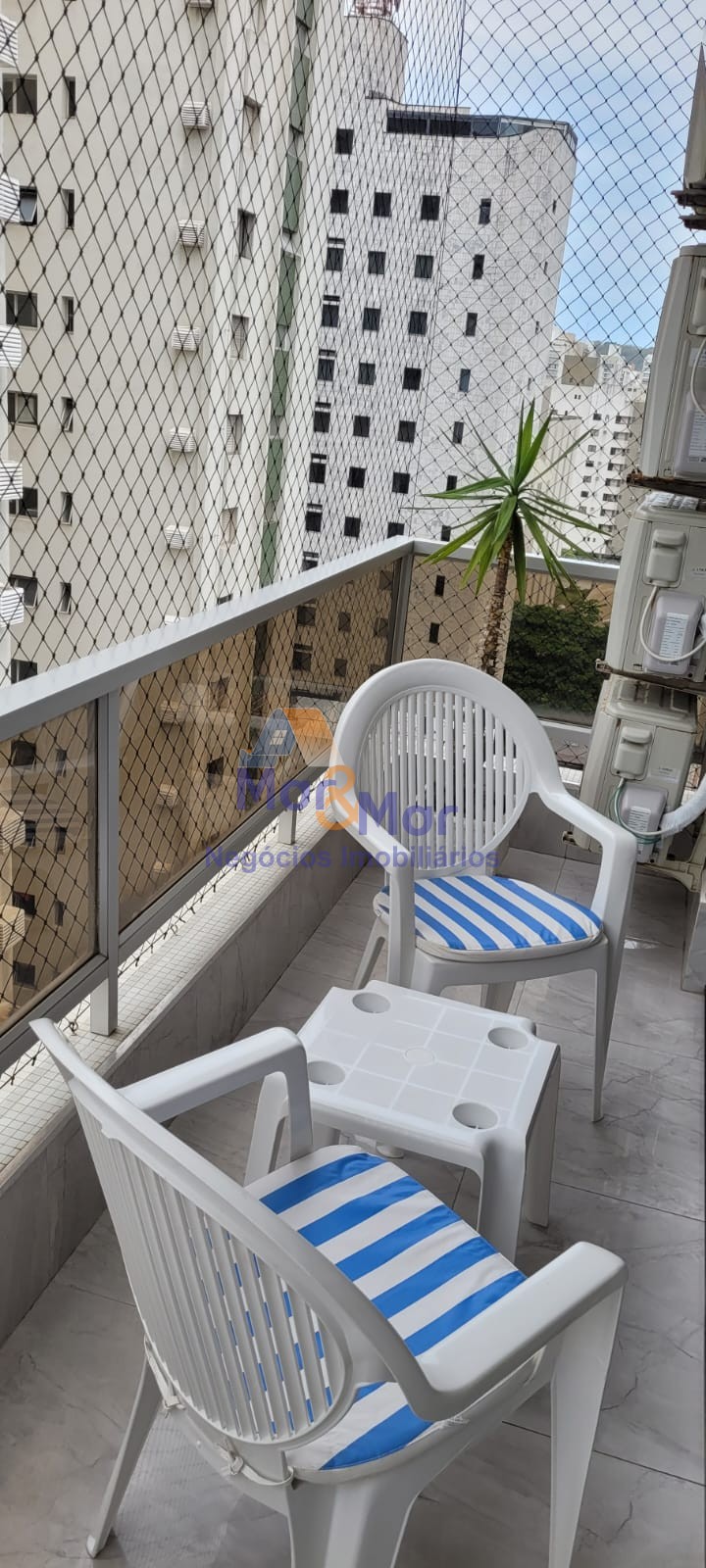 Apartamento na Praia das Pitangueiras, Guarujá - SP