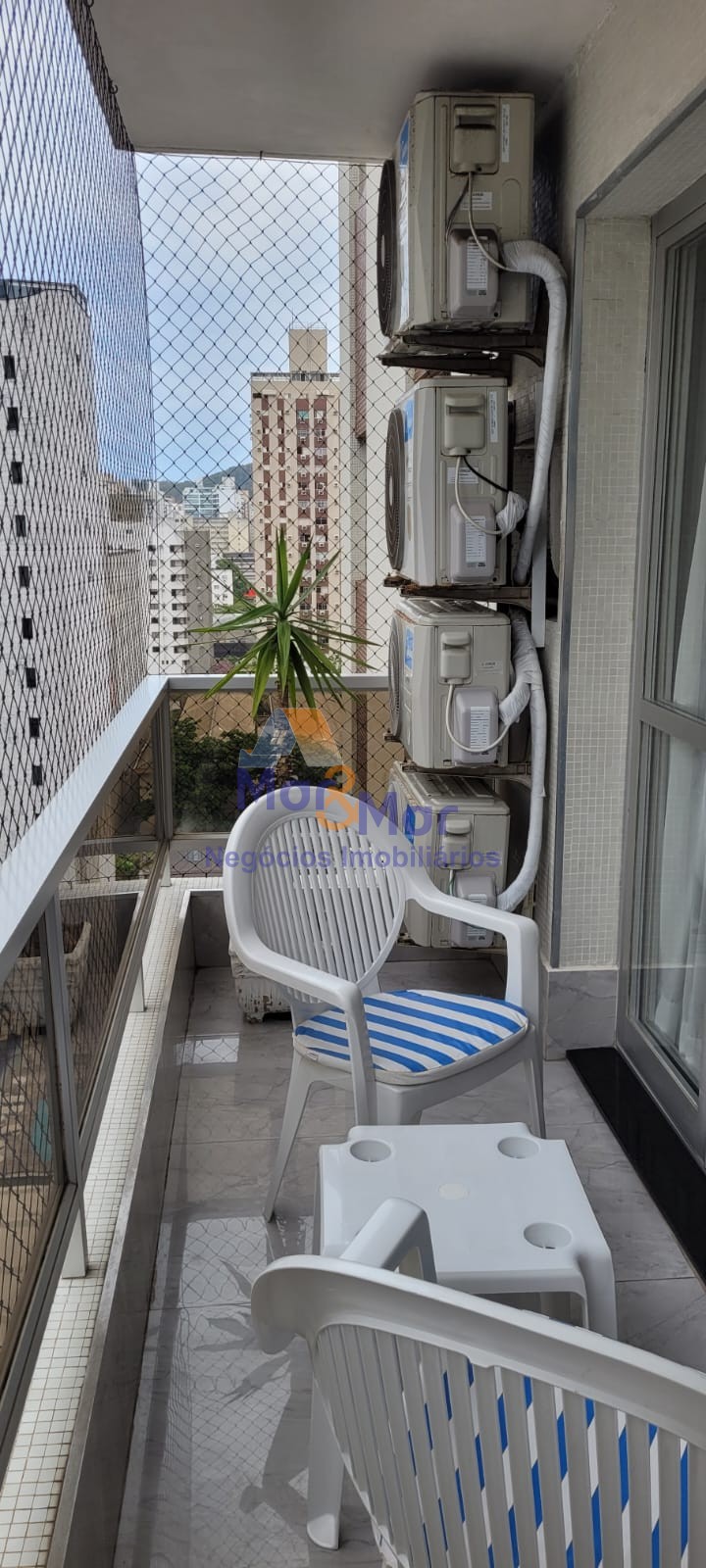 Apartamento na Praia das Pitangueiras, Guarujá - SP