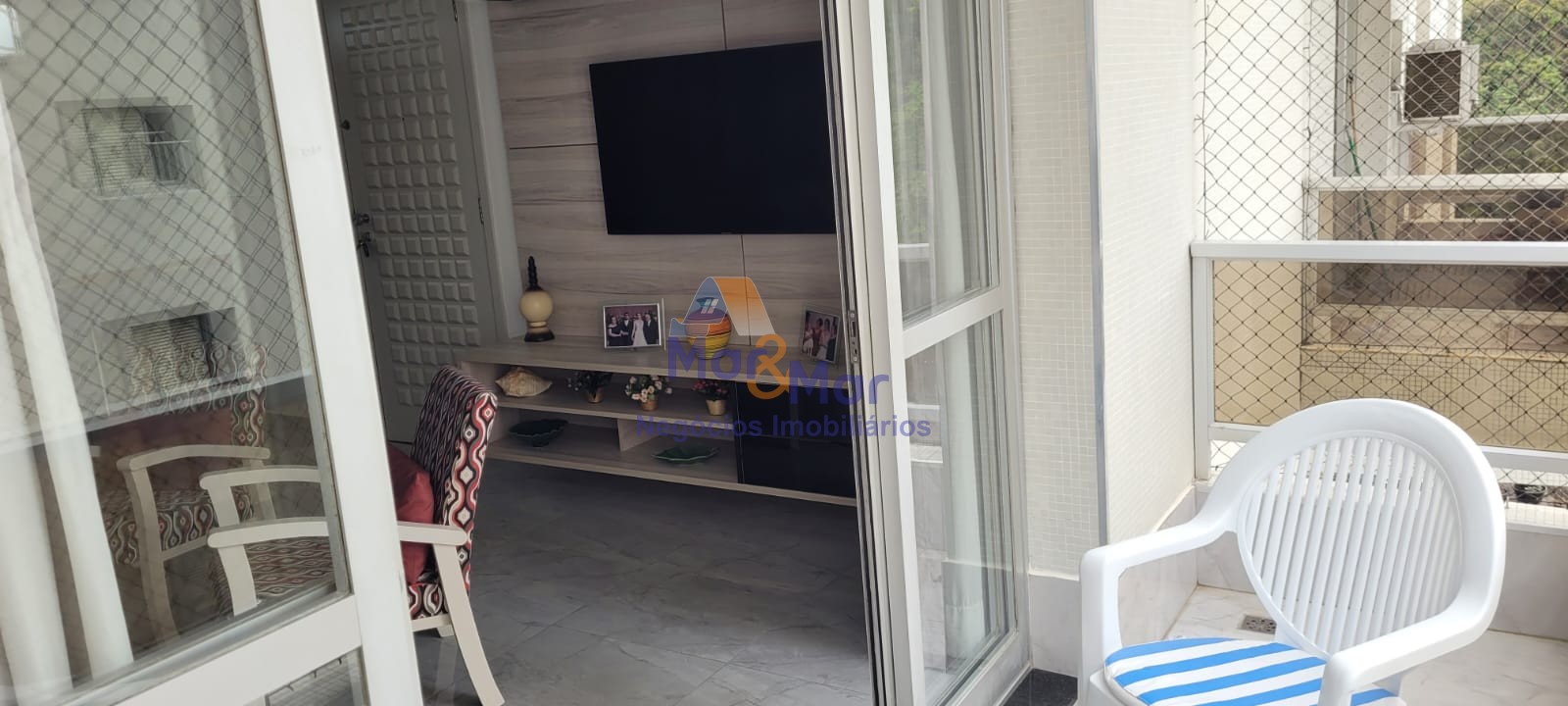 Apartamento na Praia das Pitangueiras, Guarujá - SP