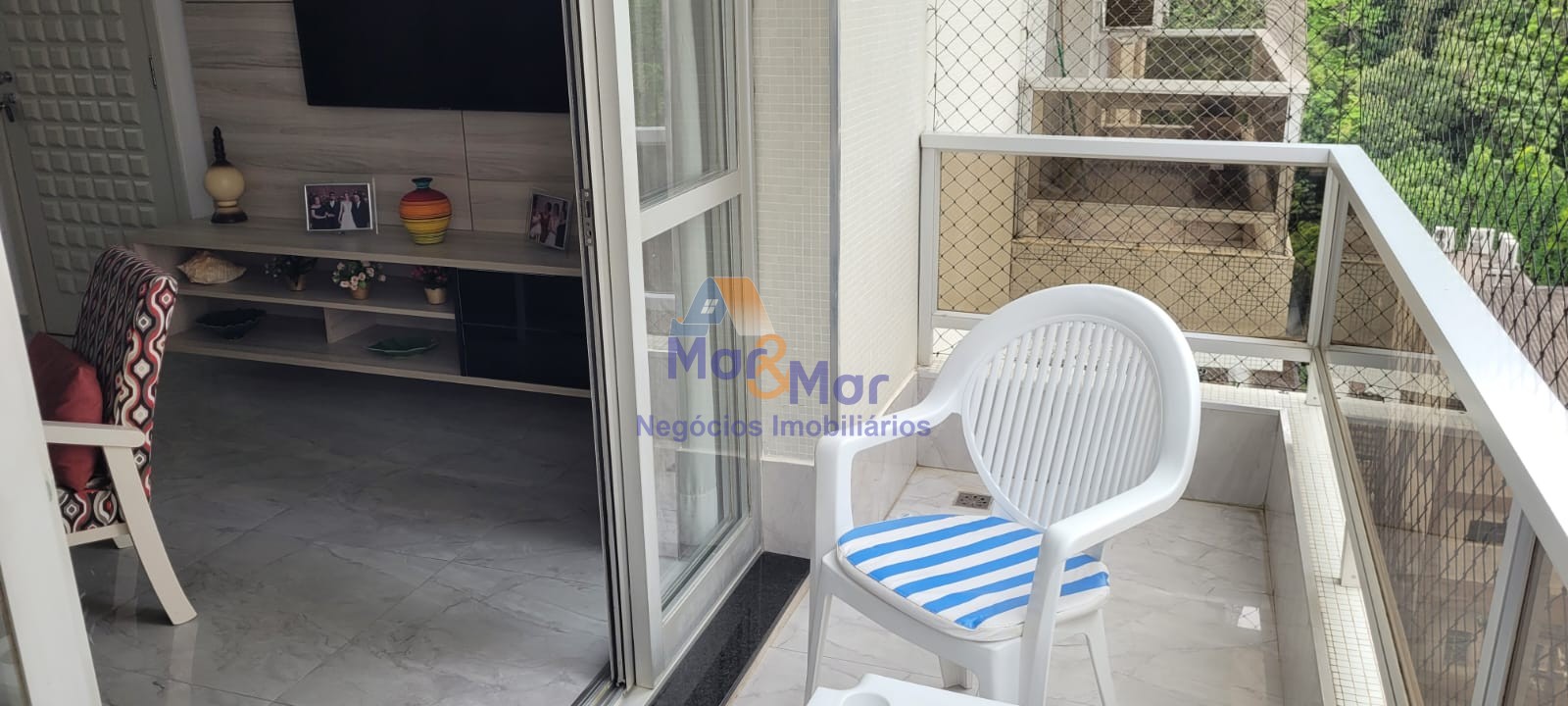 Apartamento na Praia das Pitangueiras, Guarujá - SP