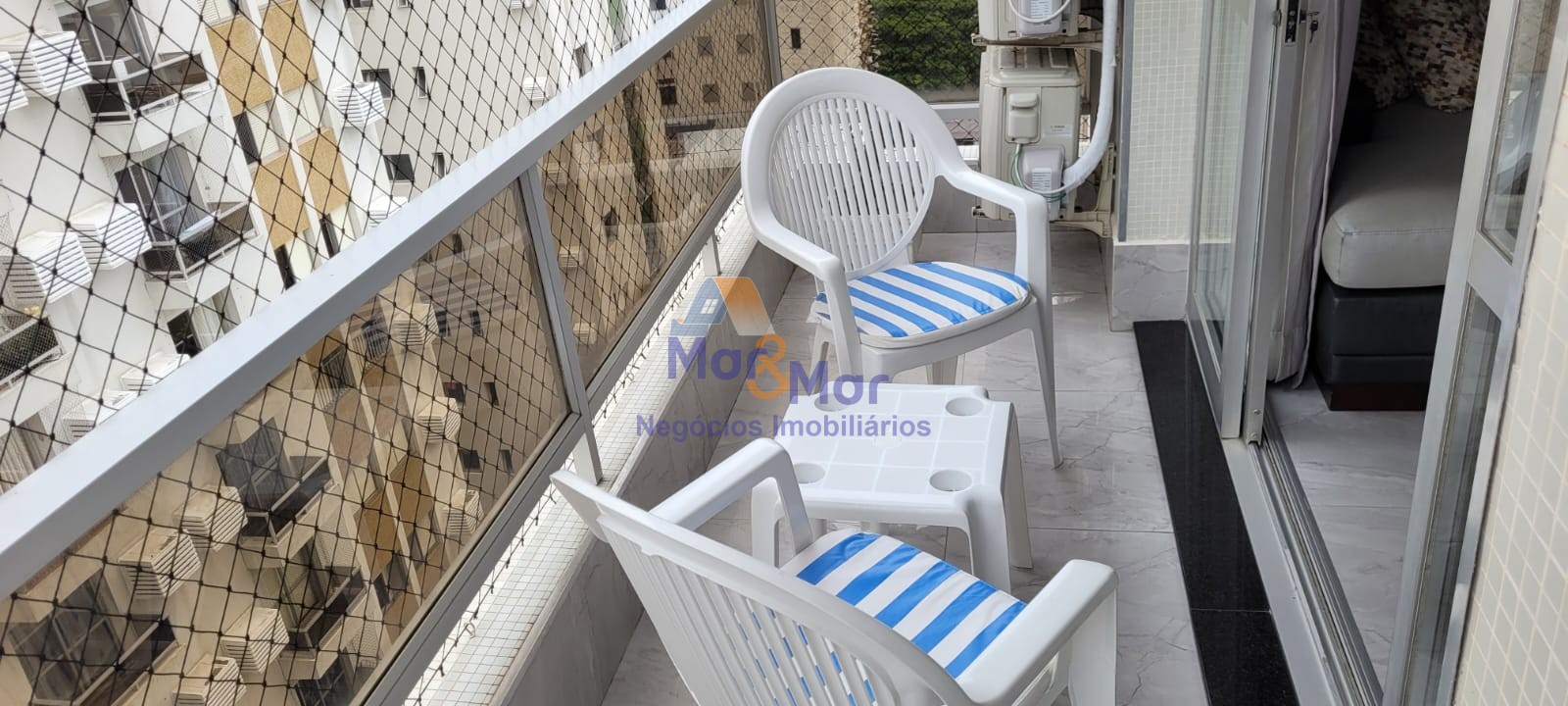 Apartamento na Praia das Pitangueiras, Guarujá - SP