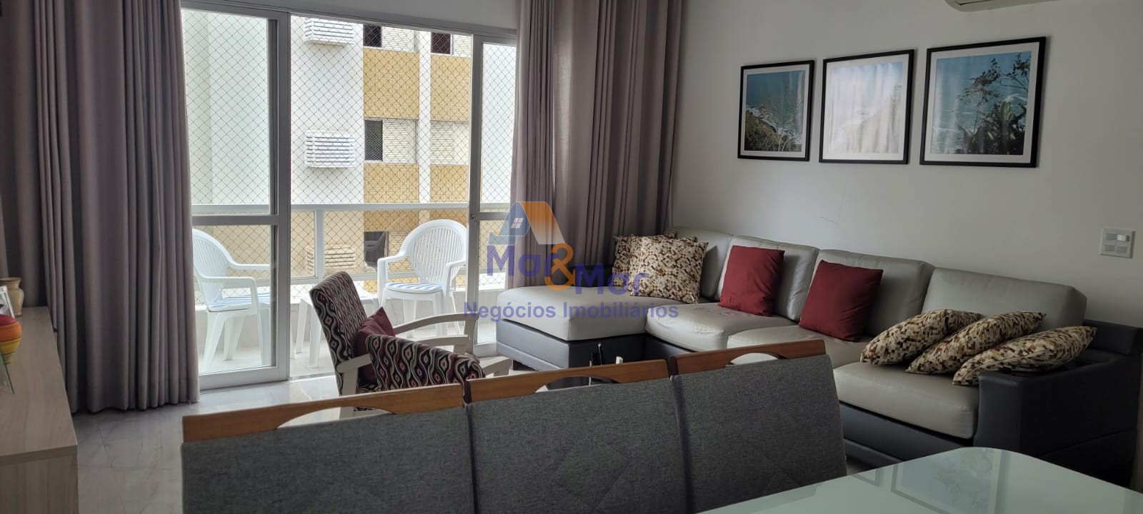 Apartamento na Praia das Pitangueiras, Guarujá - SP