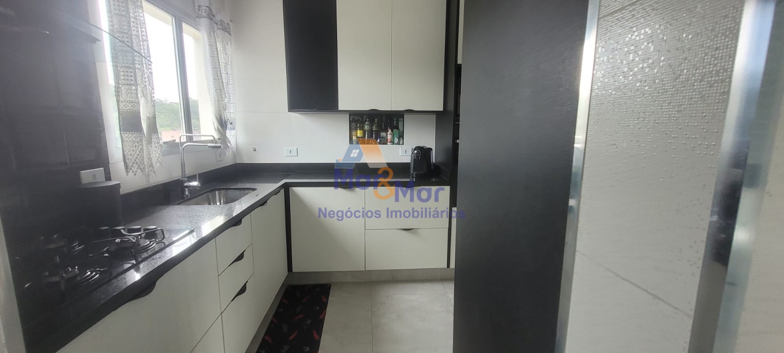 Apartamento na Praia das Pitangueiras, Guarujá - SP