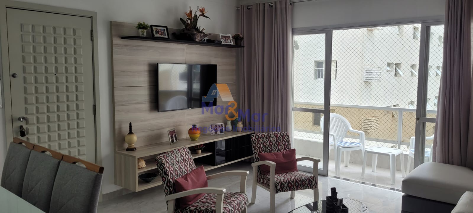Apartamento na Praia das Pitangueiras, Guarujá - SP