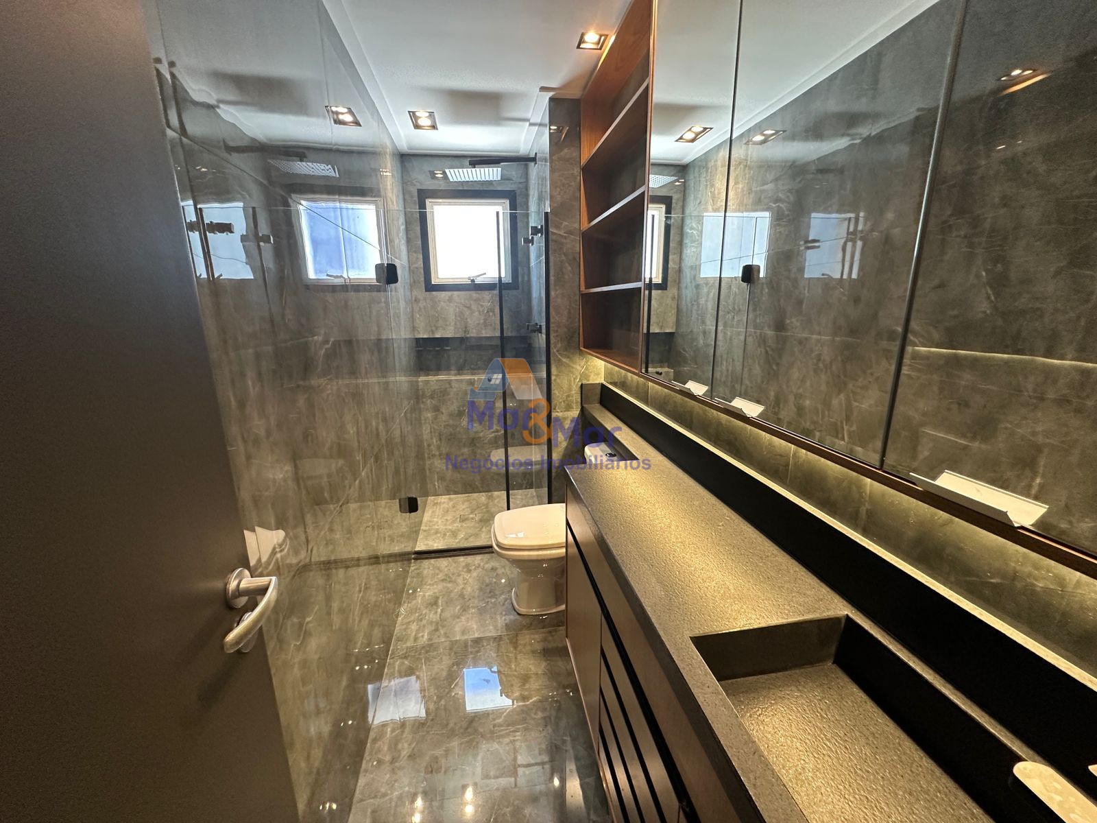 Apartamento na Praia das Astúrias, Guarujá - SP