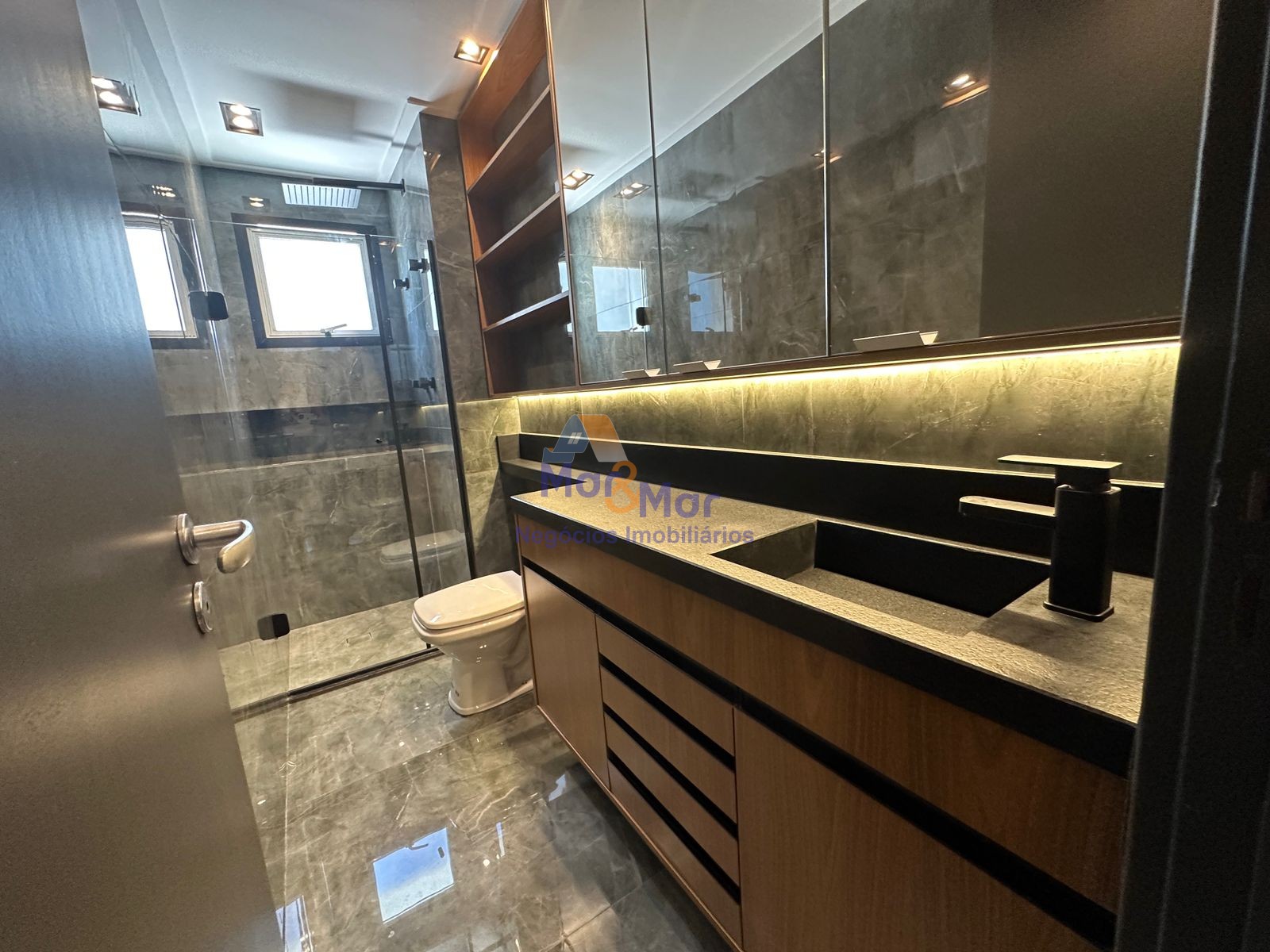 Apartamento na Praia das Astúrias, Guarujá - SP