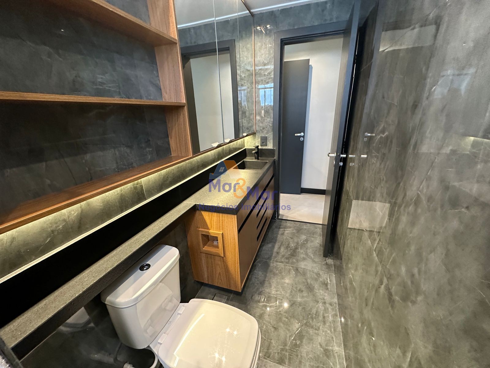 Apartamento na Praia das Astúrias, Guarujá - SP