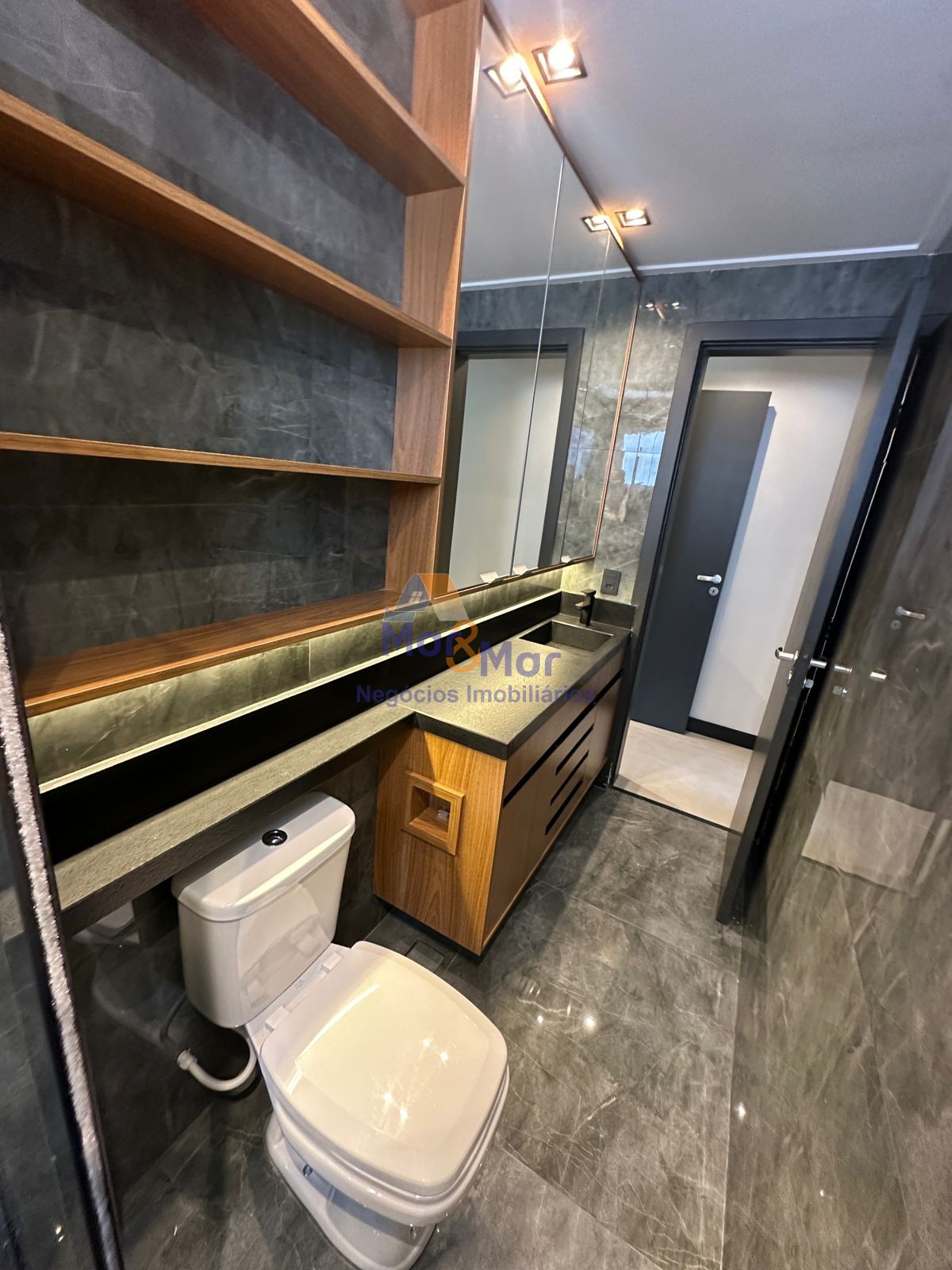 Apartamento na Praia das Astúrias, Guarujá - SP