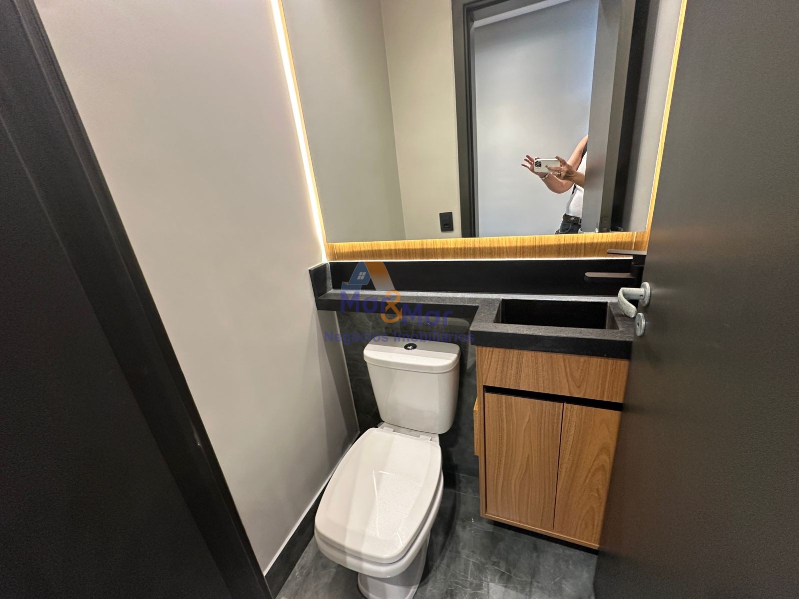 Apartamento na Praia das Astúrias, Guarujá - SP