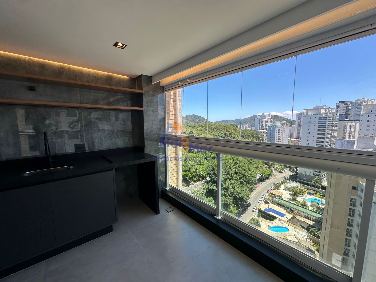Apartamento na Praia das Astúrias, Guarujá - SP