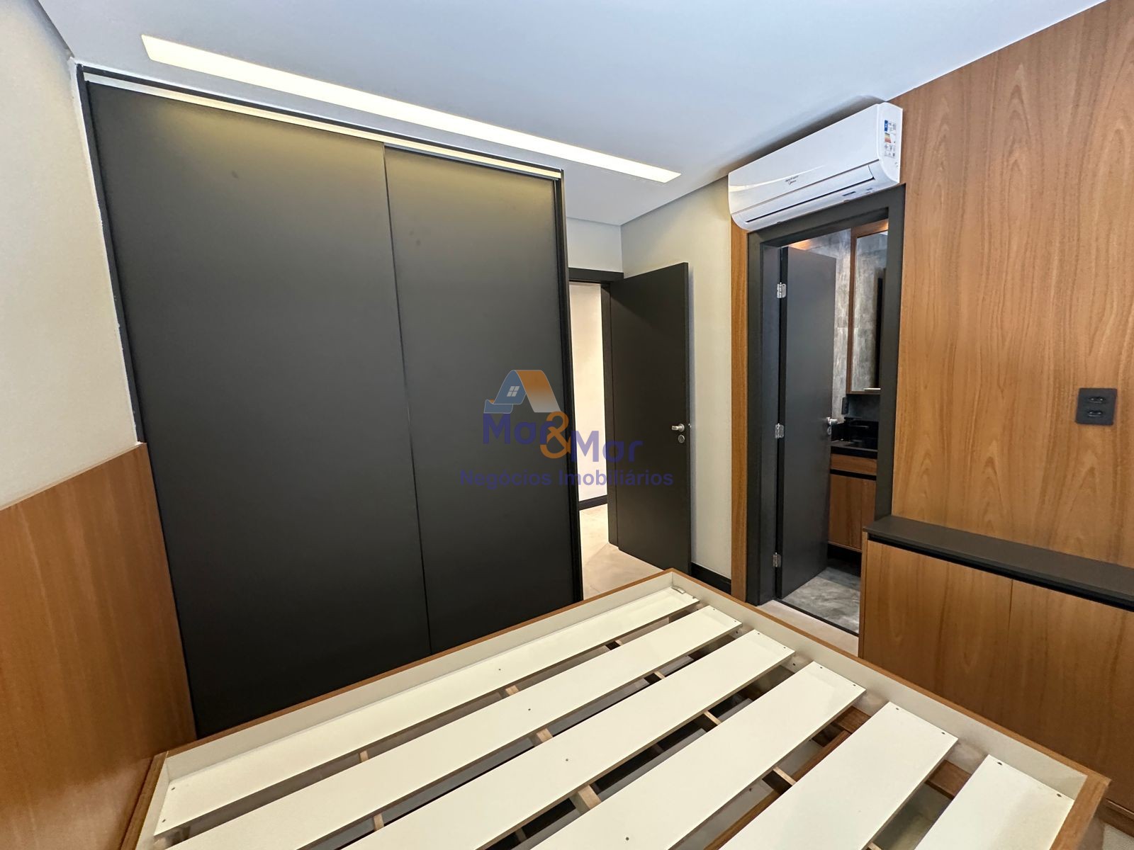 Apartamento na Praia das Astúrias, Guarujá - SP
