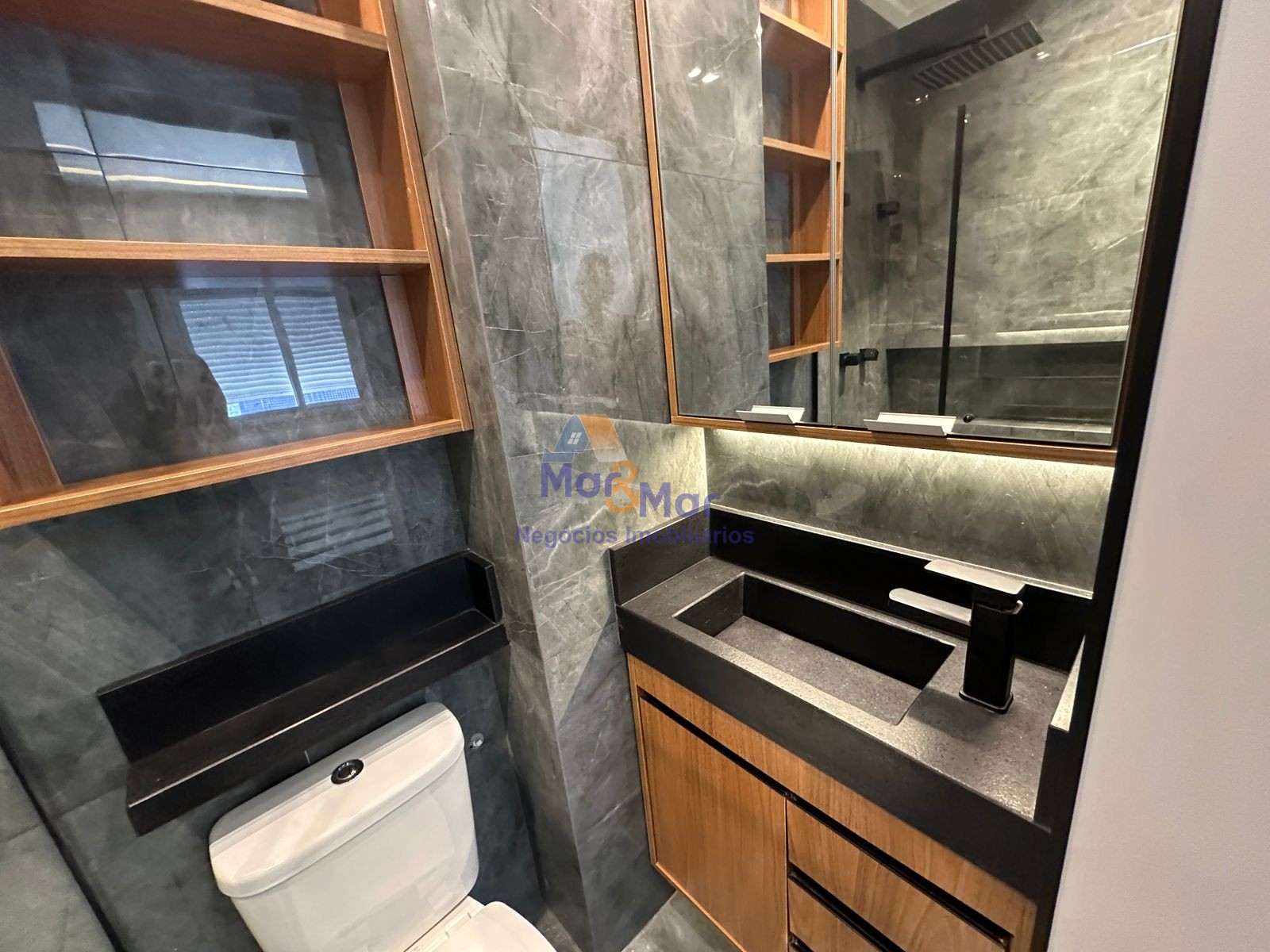 Apartamento na Praia das Astúrias, Guarujá - SP