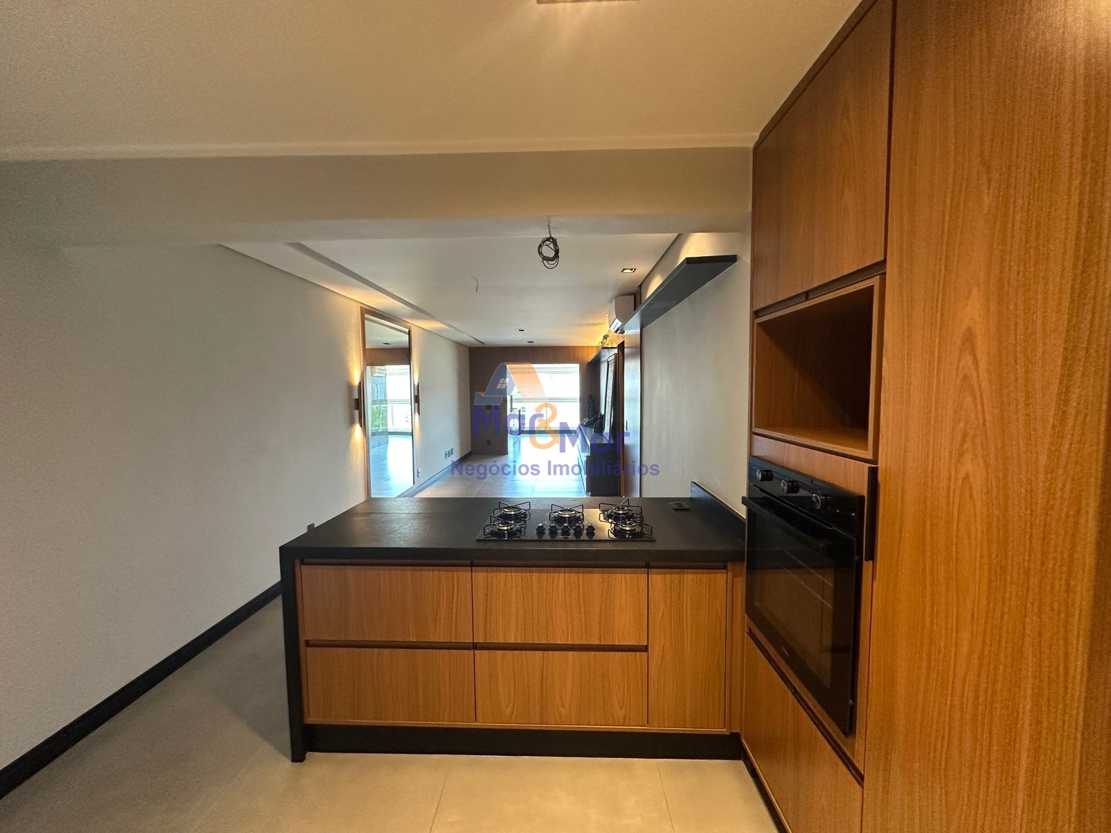 Apartamento na Praia das Astúrias, Guarujá - SP