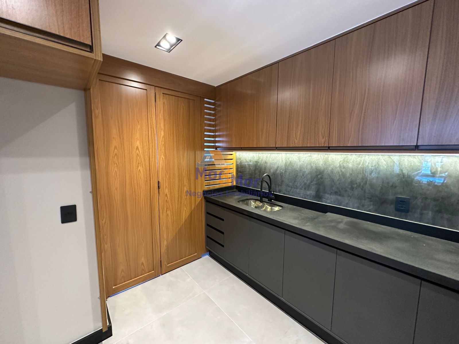 Apartamento na Praia das Astúrias, Guarujá - SP