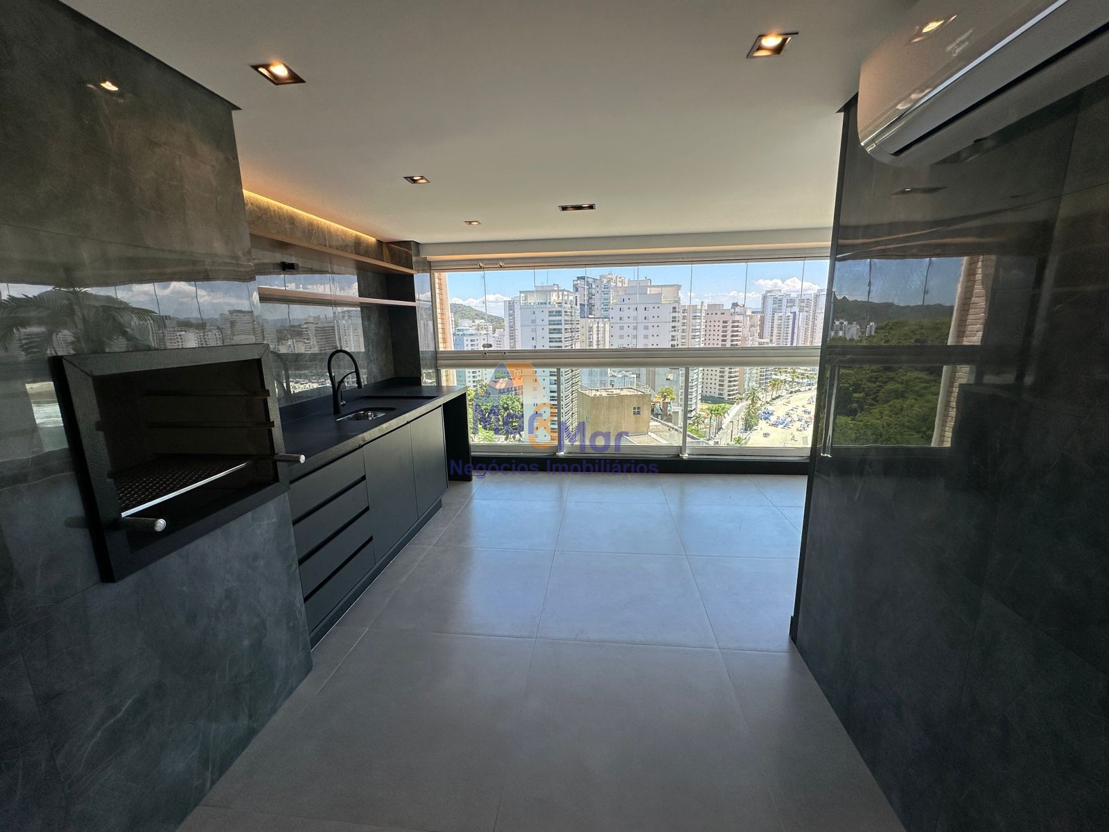 Apartamento na Praia das Astúrias, Guarujá - SP